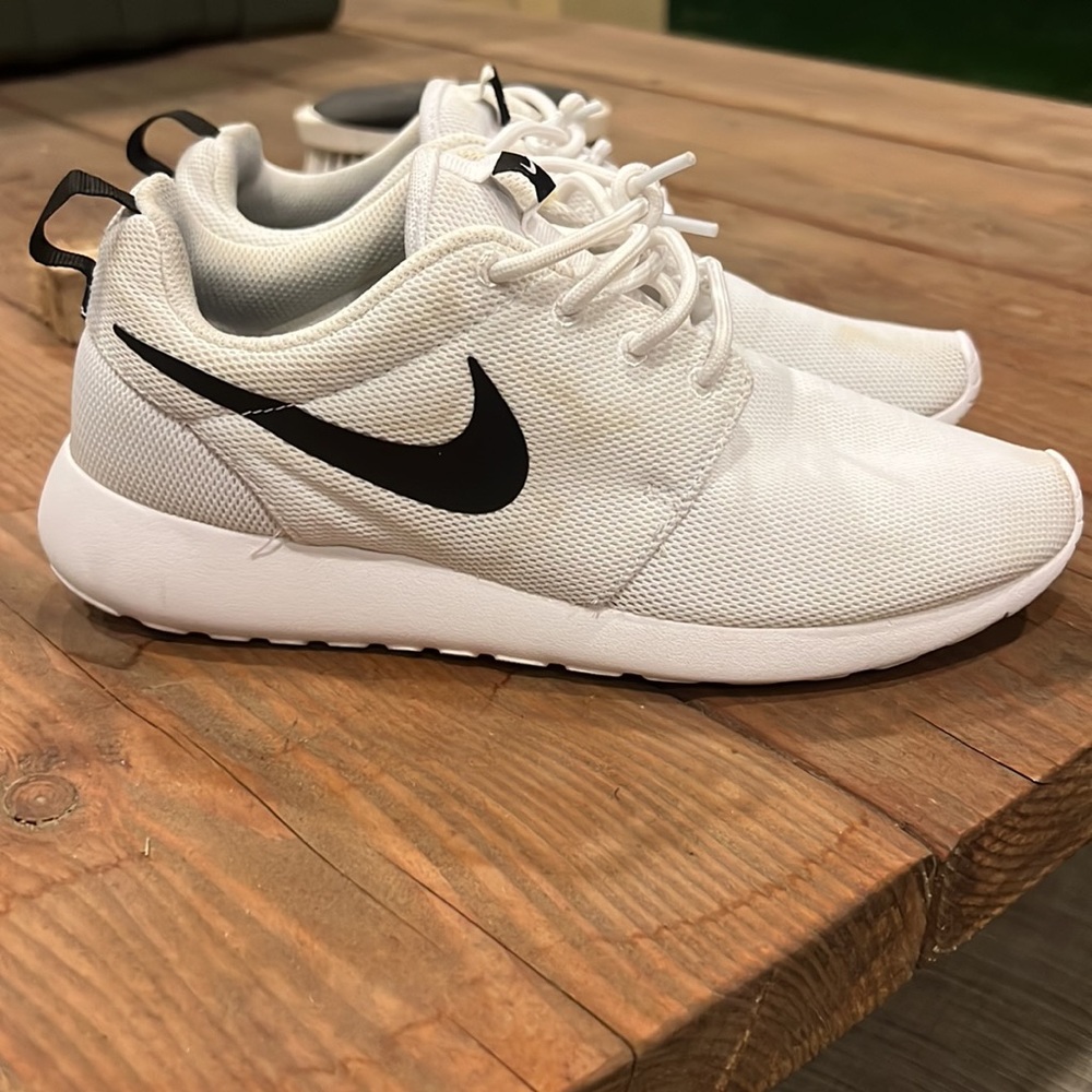 Nike roshe run womens 8.5